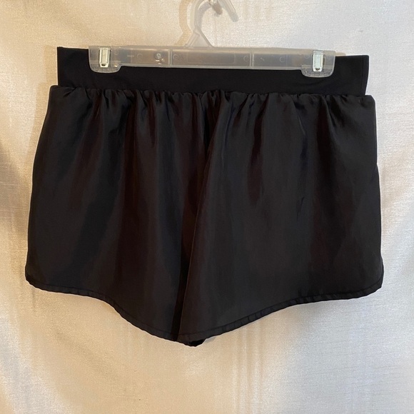 NWOT Victoria Sport Running Shorts Black Ladies Med - Picture 2 of 8